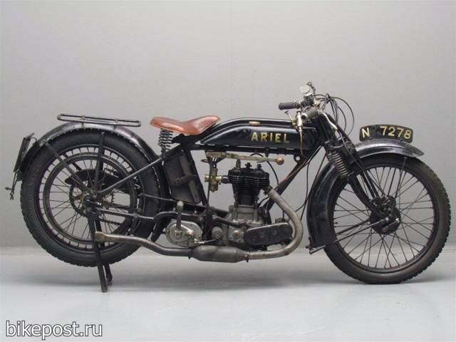 Старинный мотоцикл Ariel Sport 1925