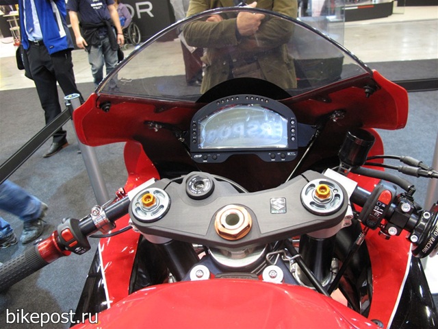 Мотоцикл Suzuki GSX-R600 Yoshimura на EICMA 2011