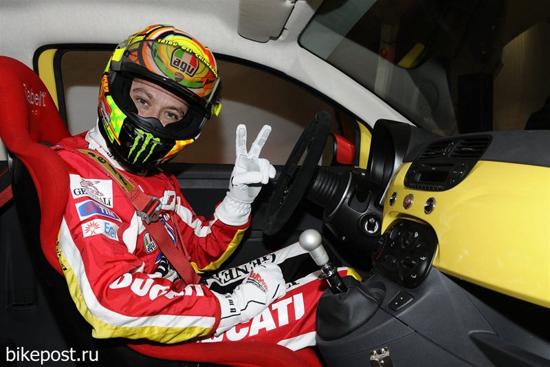 Валентино Росси выиграл у гонщиков Феррари гонку на картах