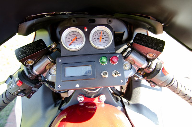 Реактивный мотоцикл Suzuki GSX1300R Hayabusa