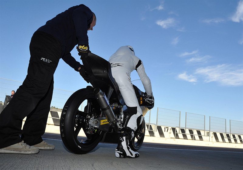 Звук гоночного мотоцикла KTM Moto3