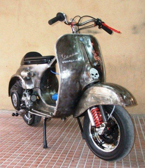 Тюнингованный скутер  Vespa Bonneville «69»