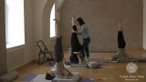 Практическое занятие по йоге Айенгара. Класс Здоровая спина (2011) DVDRip