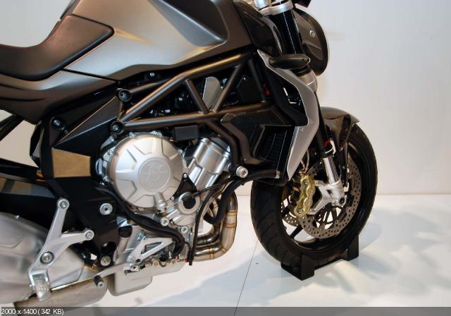 Новый мотоцикл MV Agusta Brutale 675 на EICMA 2011